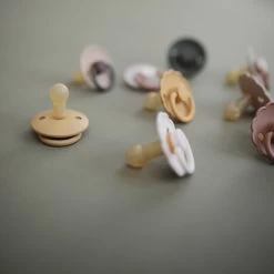 Frigg Daisy Fopspeen Peach Bronze 6-18M -Kortingswinkel Voor Babyproducten frigg frigg daisy fopspeen peach bronze 6 18m 3