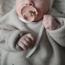 Frigg Daisy Fopspeen Peach Bronze 6-18M -Kortingswinkel Voor Babyproducten frigg frigg daisy fopspeen peach bronze 6 18m 4