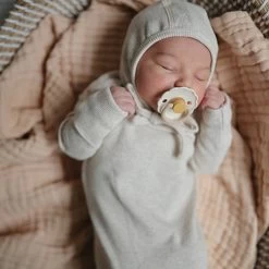 Frigg Fopspeen Daisy Bloom Latex Biscuit 0-6M -Kortingswinkel Voor Babyproducten frigg frigg fopspeen daisy bloom latex biscuit 0 6 4