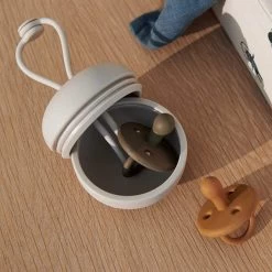 Liewood Philip Fopspeenhouder Blue Fog -Kortingswinkel Voor Babyproducten liewood liewood philip fopspeenhouder blue fog 2