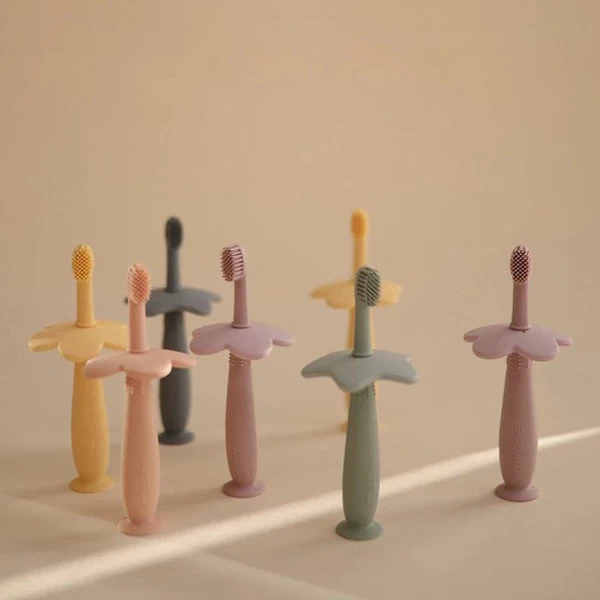 Mushie Kindertandenborstel Flower Blush 4 Mushie Kindertandenborstel Flower Blush - Afbeelding 2