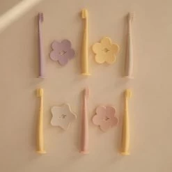 Mushie Kindertandenborstel Flower Pale Daffodil -Kortingswinkel Voor Babyproducten mushie mushie kindertandenborstel flower pale daff 4