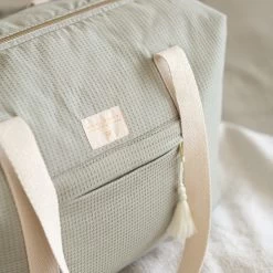 Luiertas Opera Waterproof Laurel Green - Nobodinoz -Kortingswinkel Voor Babyproducten nobodinoz tipi en accessoires luiertas opera water 7