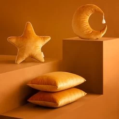 Ster Kussen Aristote Farniente Yellow Nobodinoz -Kortingswinkel Voor Babyproducten nobodinoz tipi en accessoires ster kussen aristote 2