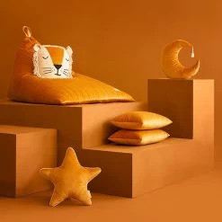 Ster Kussen Aristote Farniente Yellow Nobodinoz -Kortingswinkel Voor Babyproducten nobodinoz tipi en accessoires ster kussen aristote 4