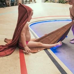 Badcape Rosewood 74x74cm - Timboo -Kortingswinkel Voor Babyproducten timboo badcape rosewood 74x74cm timboo 2