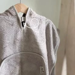 Badcape XXL Feather Grey 95x95cm - Timboo -Kortingswinkel Voor Babyproducten timboo badcape xxl feather grey 95x95cm timboo 5