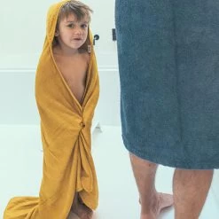 Badcape XXL Ocher 95x95cm - Timboo -Kortingswinkel Voor Babyproducten timboo badcape xxl ocher 95x95cm timboo 1